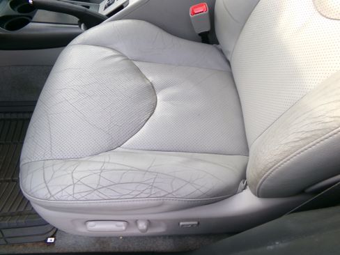 Used 2011 Toyota RAV4 Limited image 9