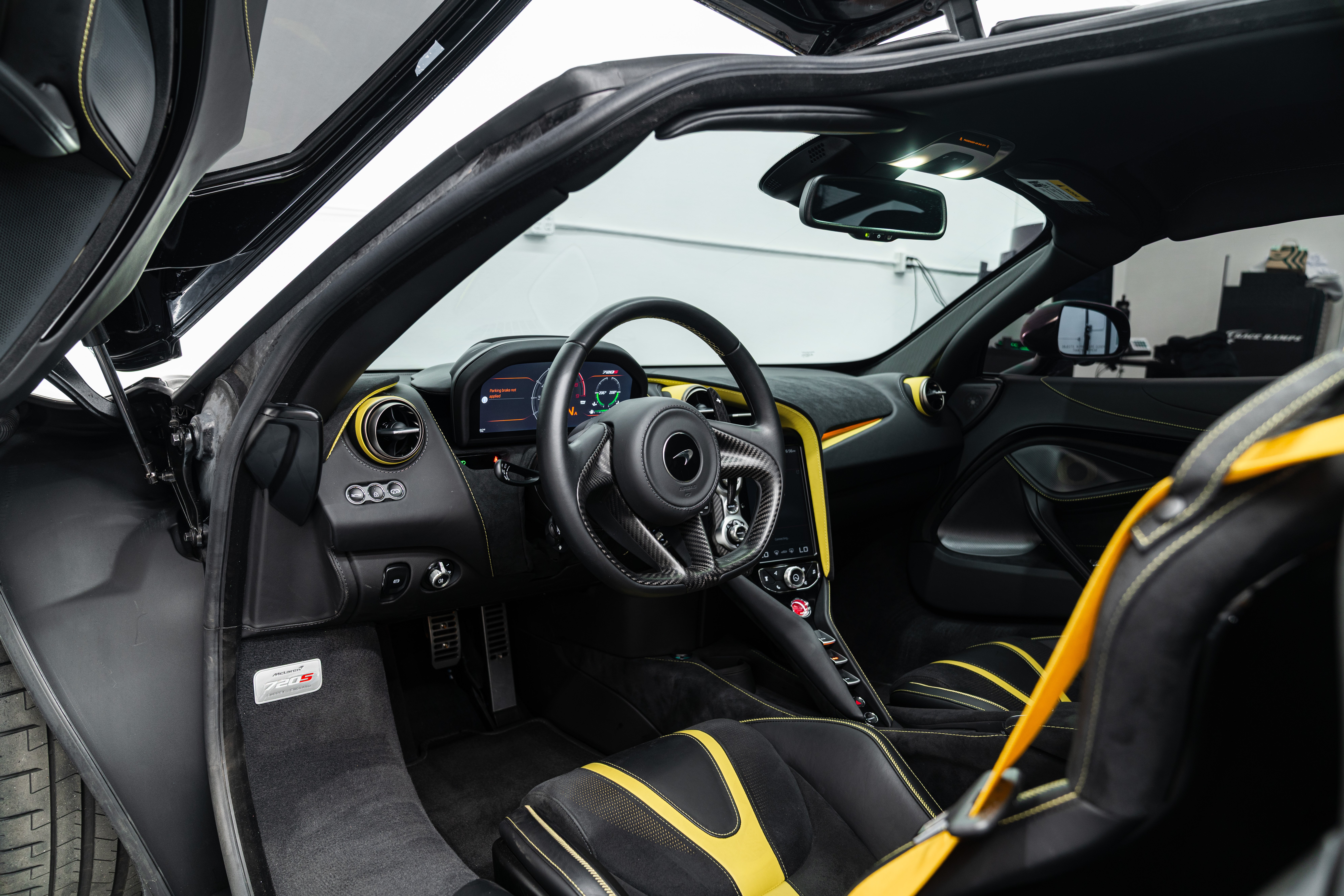 Used 2021 McLaren 720S Performance RWD image 2