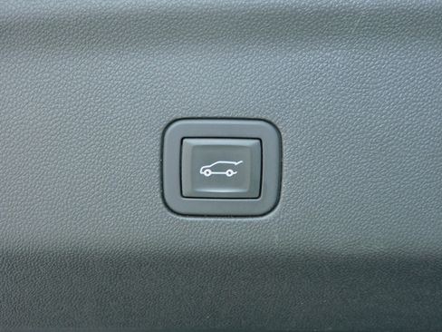 Used 2025 Chevrolet Suburban 4WD Z71 image 22