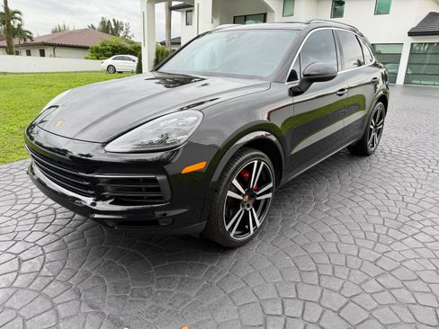 Used 2020 Porsche Cayenne image 3