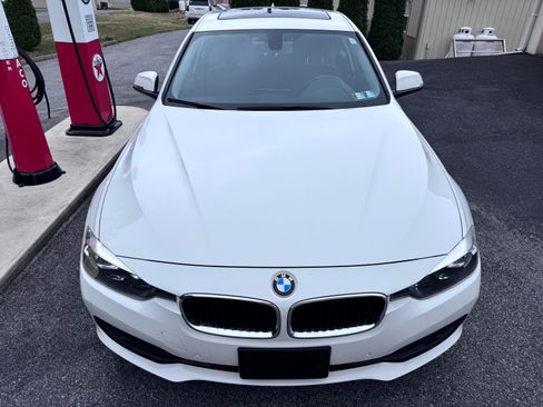 Used 2017 BMW 320i Sedan RWD image 2