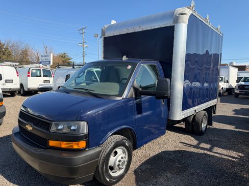 Used 2018 Chevrolet Express 3500 image 1