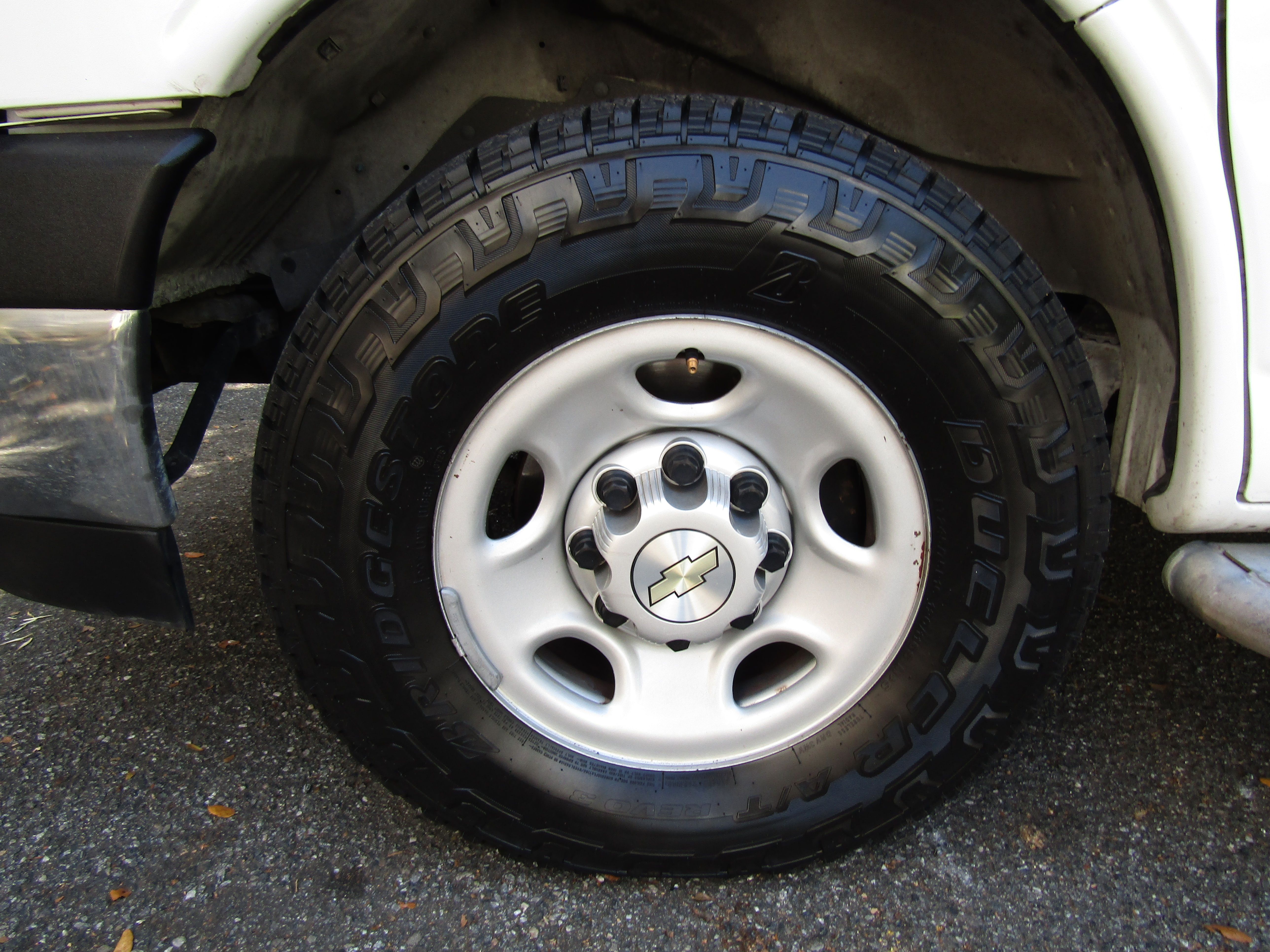 Used 2019 Chevrolet Express 2500 RWD image 17