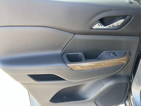 Used 2021 GMC Acadia SLE FWD image 20