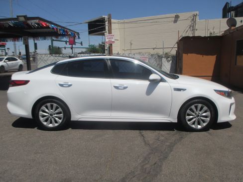 Used 2018 Kia Optima S FWD image 1