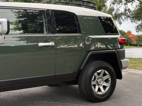 Used 2014 Toyota FJ Cruiser AWD/4WD image 30