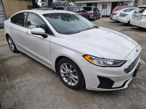 Used 2020 Ford Fusion SE image 2