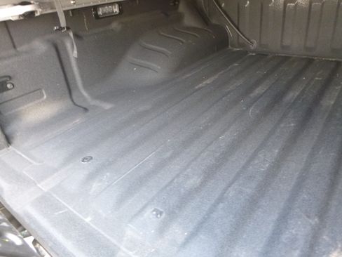 Used 2024 Nissan Frontier 4x4 Crew Cab image 14