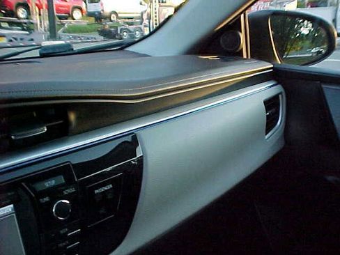 Used 2014 Toyota Corolla LE image 23