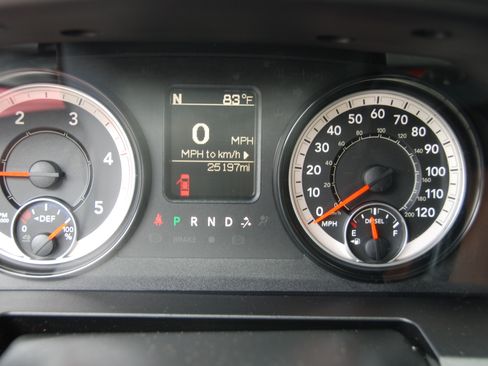 Used 2016 RAM 2500 ST image 16