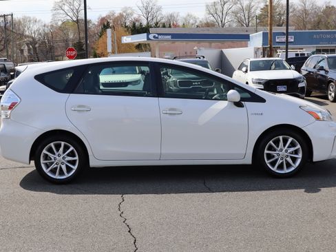 Used 2012 Toyota Prius V Five image 9