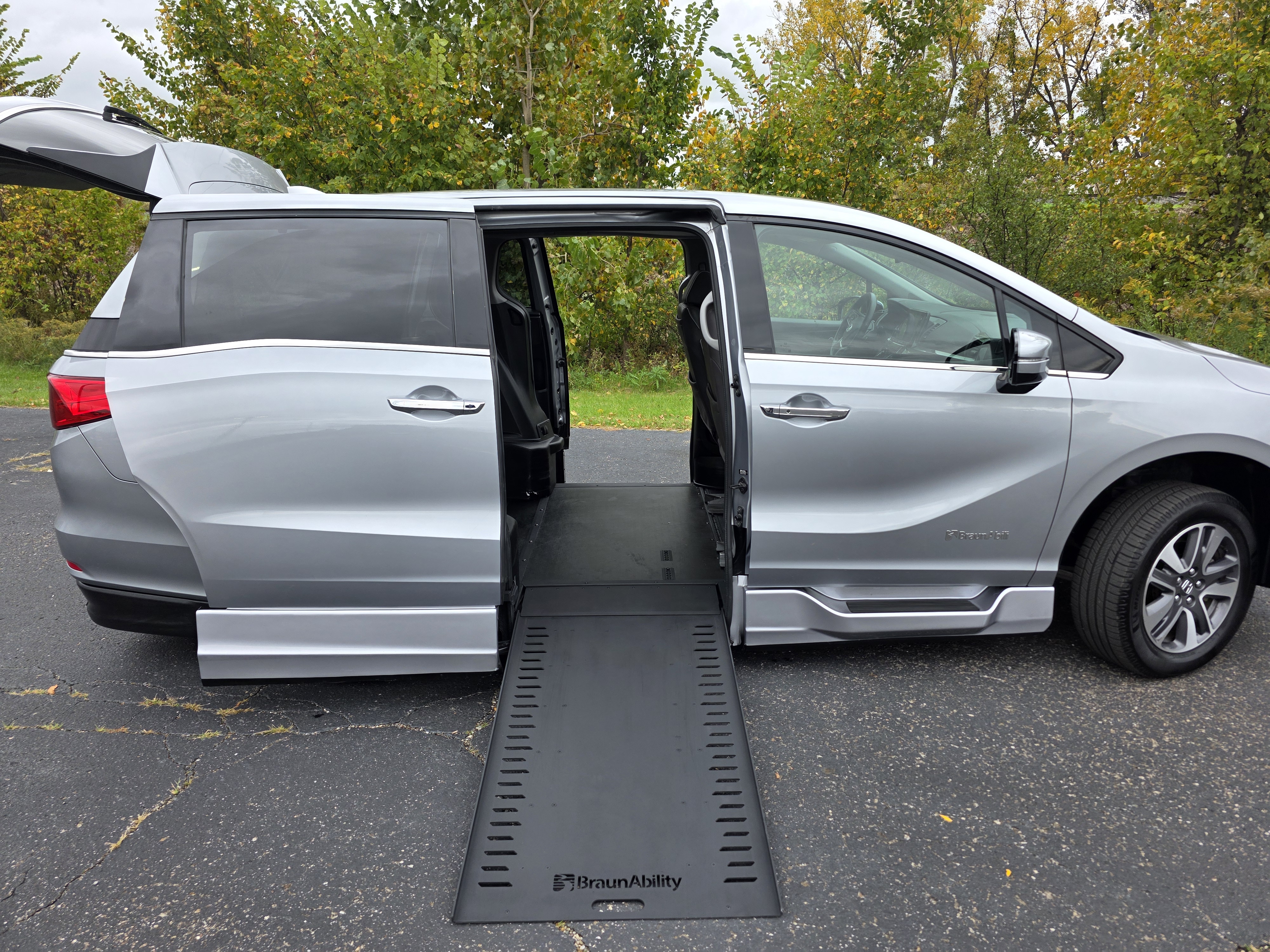 Used 2021 Honda Odyssey Elite image 2
