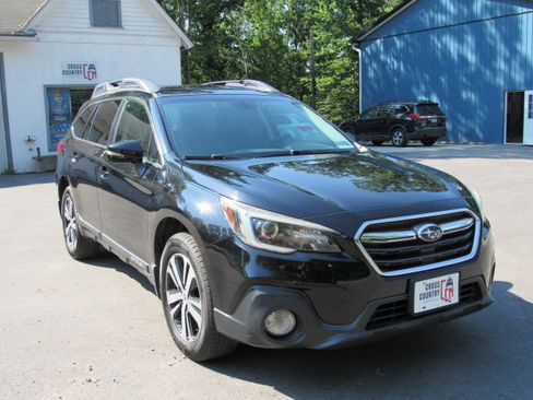 Used 2018 Subaru Outback 2.5i Limited AWD/4WD image 11