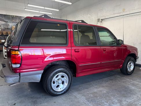 Used 1995 Ford Explorer Eddie Bauer image 6