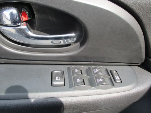 Used 2007 GMC Envoy SLE image 21