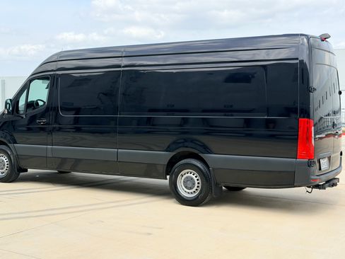 Used 2019 Mercedes-Benz Sprinter image 8