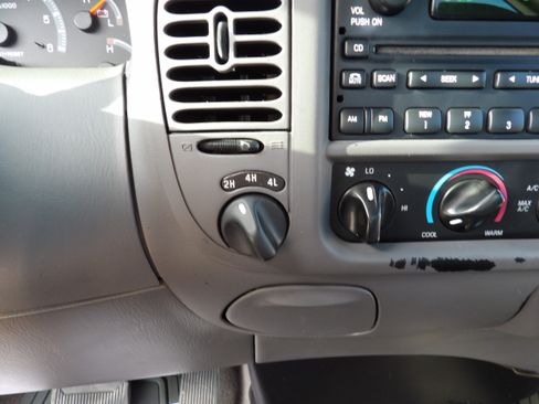 Used 2002 Ford F150 4x4 Regular Cab XLT image 9