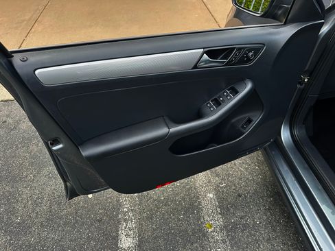 Used 2015 Volkswagen Jetta SE image 13