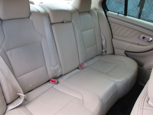 Used 2015 Ford Taurus SEL FWD image 9