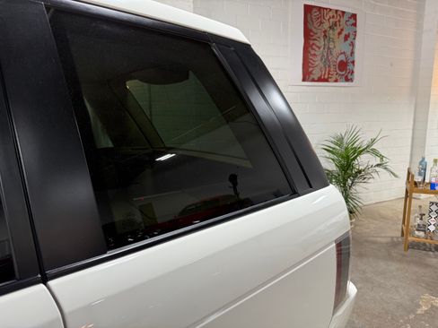 Used 2004 Land Rover Range Rover HSE image 24