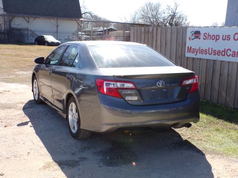 Used 2013 Toyota Camry SE image 3