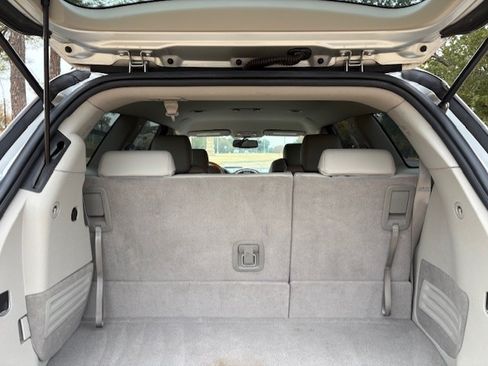 Used 2011 Buick Enclave CXL image 18