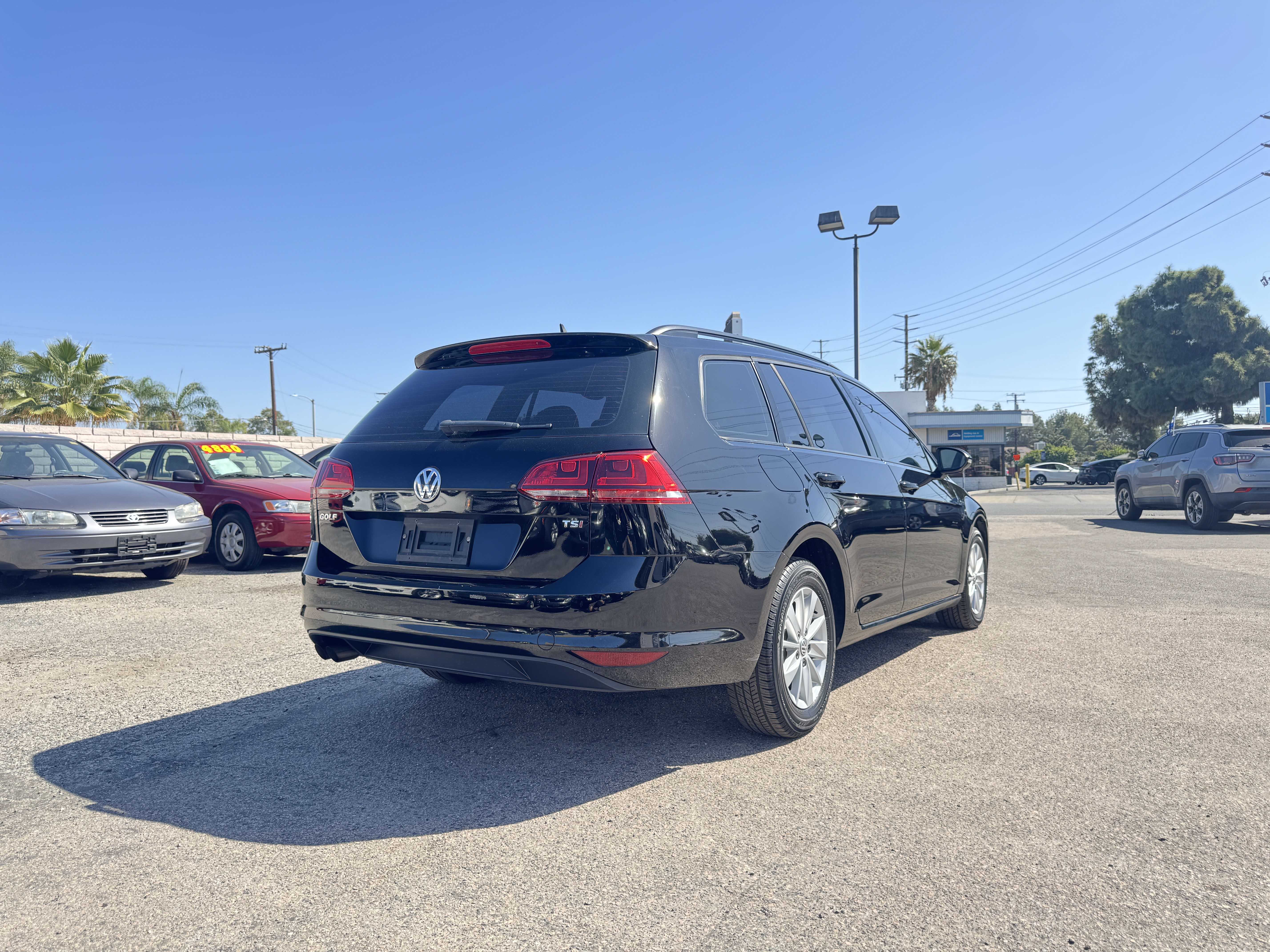 Used 2017 Volkswagen Golf SportWagen FWD image 8