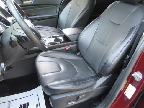 Used 2017 Ford Edge Titanium image 18