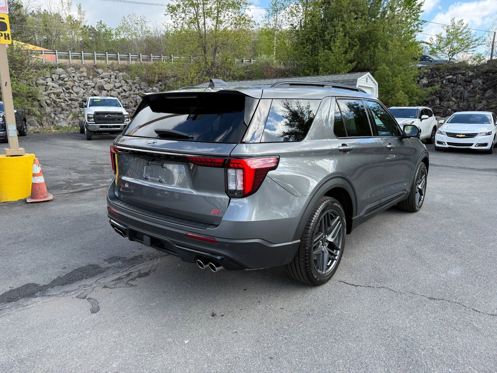 Used 2025 Ford Explorer ST AWD/4WD image 5