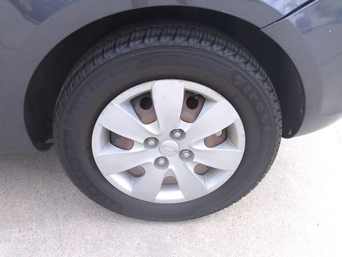 Used 2010 Hyundai Accent GS image 27