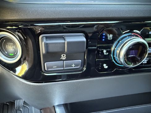 Used 2025 GMC Sierra 1500 SLT image 38