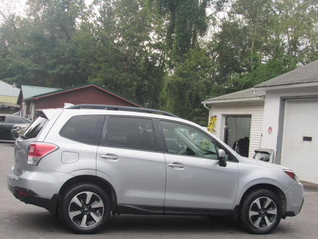 Used 2018 Subaru Forester 2.5i Premium AWD/4WD image 10