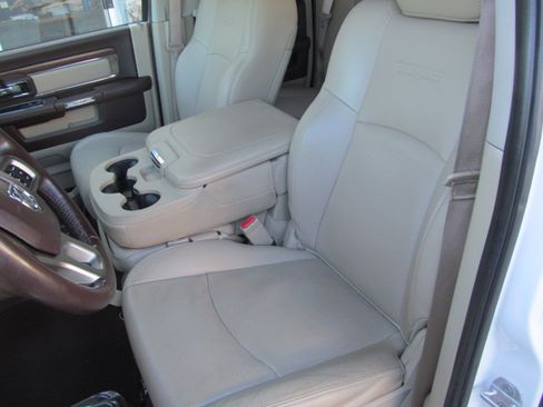 Used 2014 RAM 1500 Laramie image 15