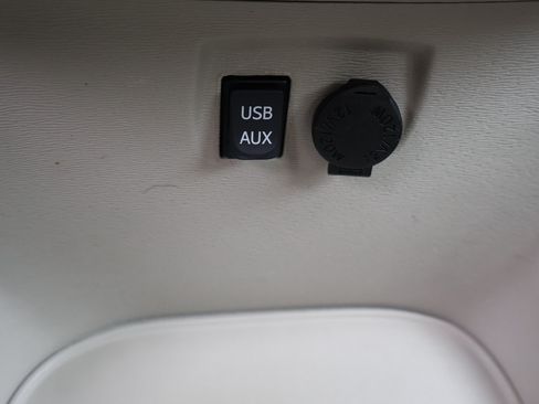 Used 2013 Toyota Sienna XLE image 30