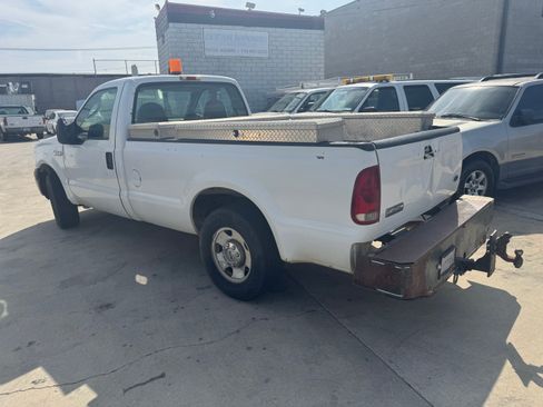 Used 2005 Ford F250 XL image 3