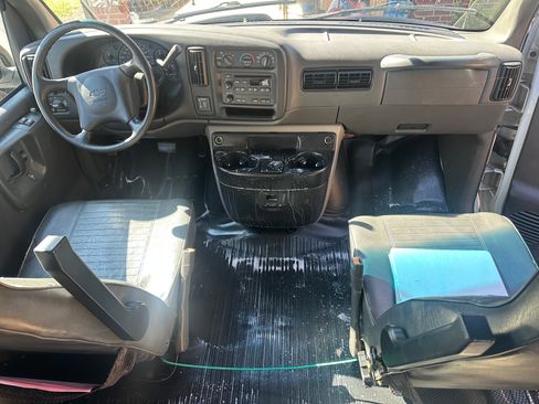 Used 2002 Chevrolet Express 3500 LS image 7