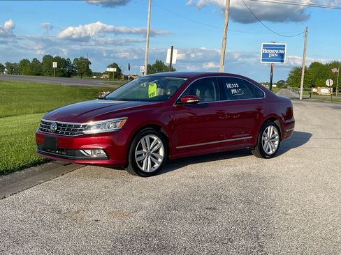 Used 2018 Volkswagen Passat 2.0T SEL Premium image 1