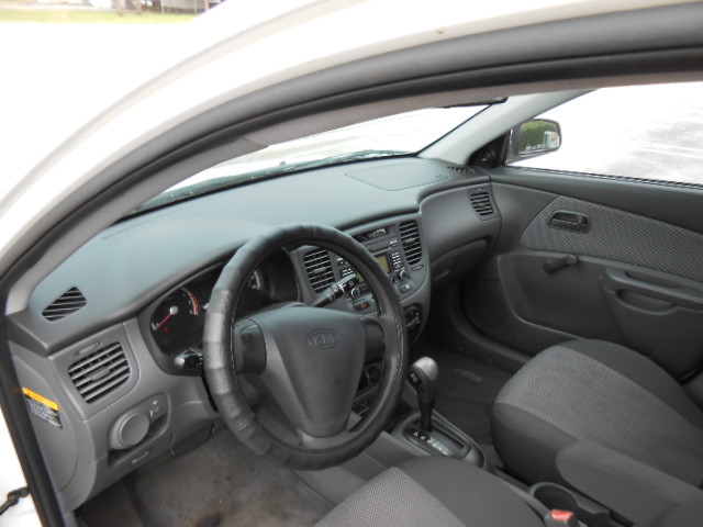 Used 2009 Kia Rio Sedan FWD image 10