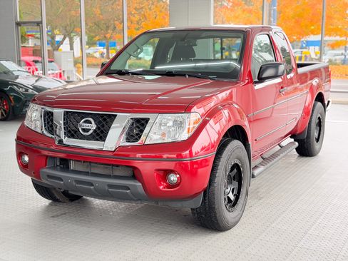 Used 2020 Nissan Frontier SV image 3