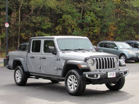 Used 2020 Jeep Gladiator Sport image 16