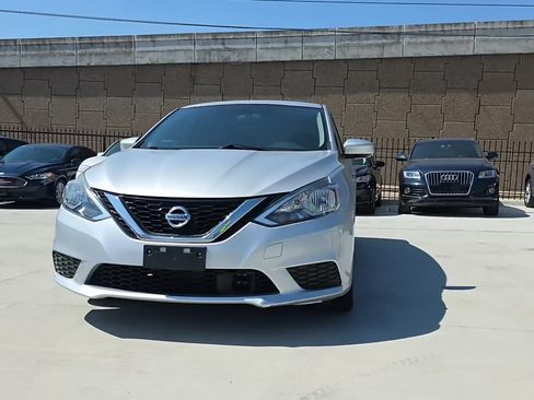 Used 2019 Nissan Sentra SV image 1