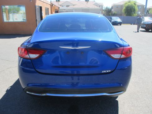 Used 2015 Chrysler 200 Limited image 9