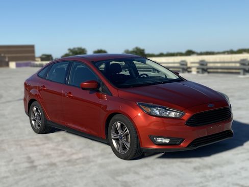 Used 2018 Ford Focus SE Sedan 4D FWD image 1