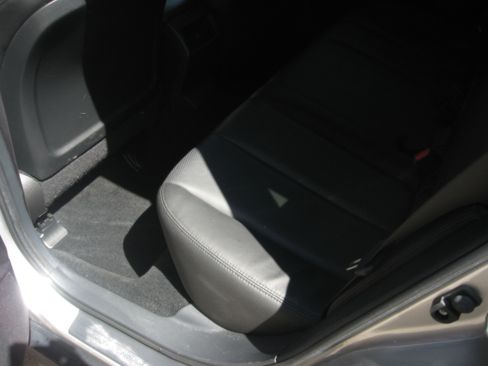 Used 2010 Subaru Outback 2.5i Limited AWD/4WD image 7