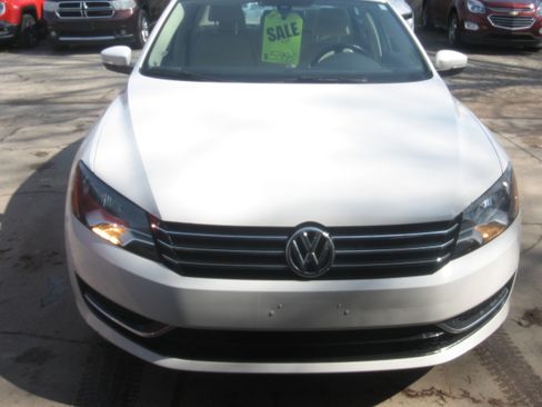 Used 2014 Volkswagen Passat 2.5 SE image 2