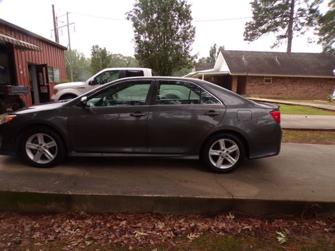Used 2014 Toyota Camry SE w/ Sport Limited Edition FWD image 8