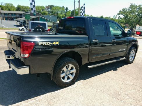 Used 2013 Nissan Titan 4x4 Crew Cab SV image 4