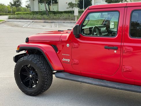 Used 2019 Jeep Wrangler 4WD Unlimited Sahara image 27
