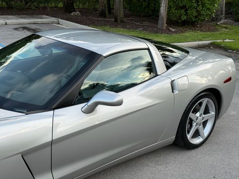 Used 2005 Chevrolet Corvette Coupe RWD image 26