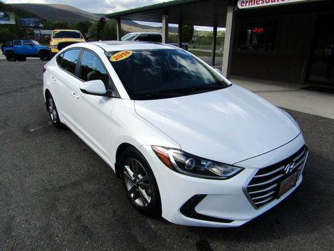 Used 2018 Hyundai Elantra Sedan FWD image 2